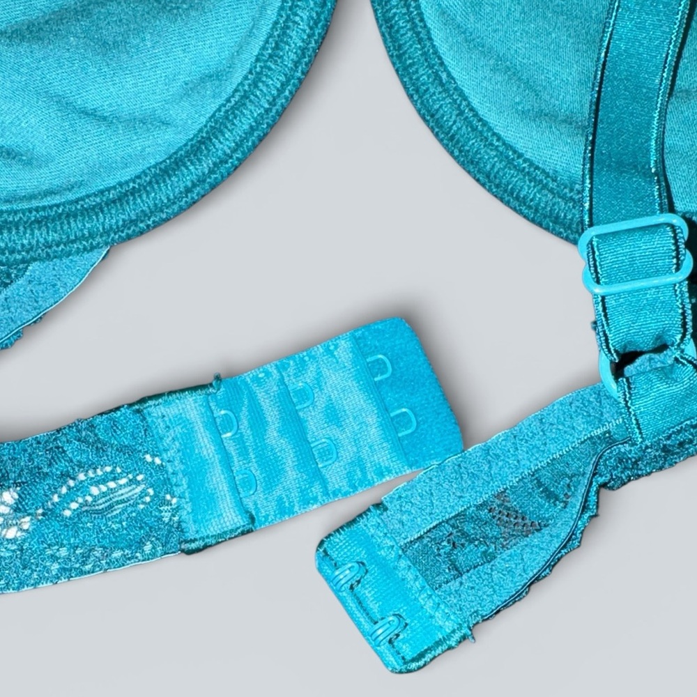 Victoria’s Secret Lace Underwire Bra - Picture 3 of 5